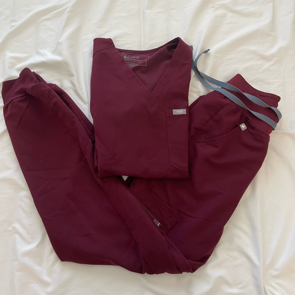 Figs Burgundy scrub set